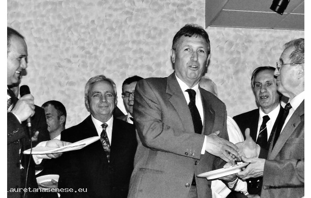 2005 - 40° Associazione Donatori Fratres: premiazione di un socio fondatore