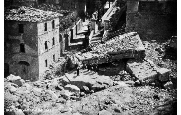 1944, inizio Luglio - Il Ponte di Ravacciano distrutto dai tedeschi