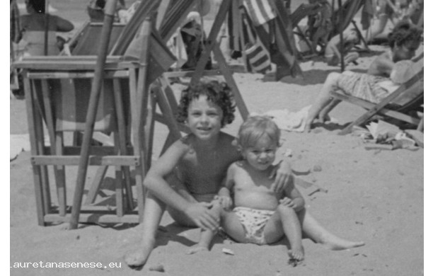 1959 - Due bambine a San Vincenzo