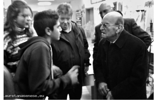 2015, Martedi 22 Dicembre - Sirio alla Medie per parlare del suo libretto