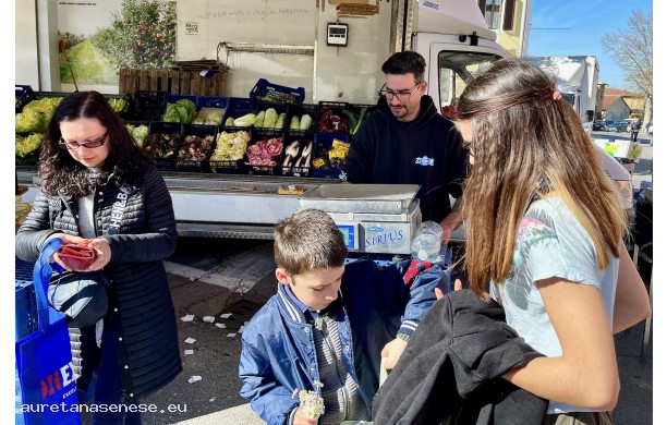 2024, 17 Febbraio - I Pisicchio al banco della frutta