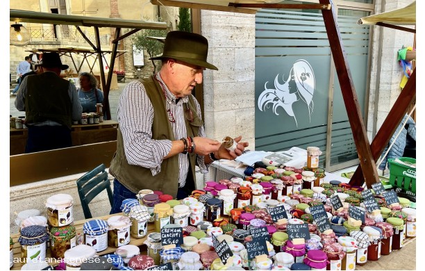 2025, Domenica 12 Ottobre - Carlo gioca ancora coi barattoli e i vasetti