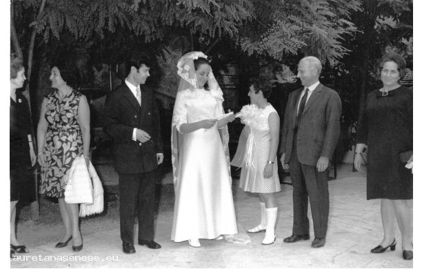 1969, Luned 16 Giugno - Giorgio e Miranda con le mamme e i padroni della PERGOLA
