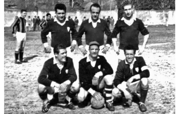 1952 - Sei amici in posa prima della partita