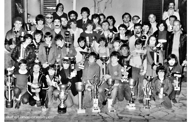1982? - Quanti podisti e allievi, riuniti dal Cannelli