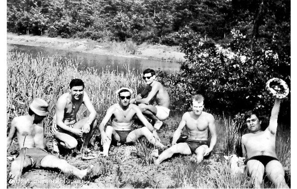 1963 - Bagno collettivo al fiume