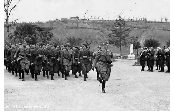 1943 - Plotone di Bersaglieri ai giardini