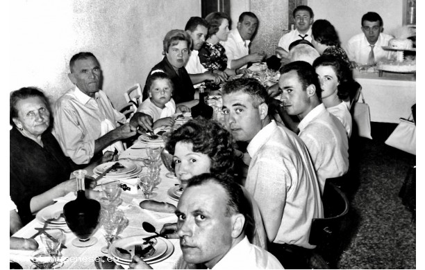 1963, Lunedì 29 Luglio - Invitati al pranzo di nozze