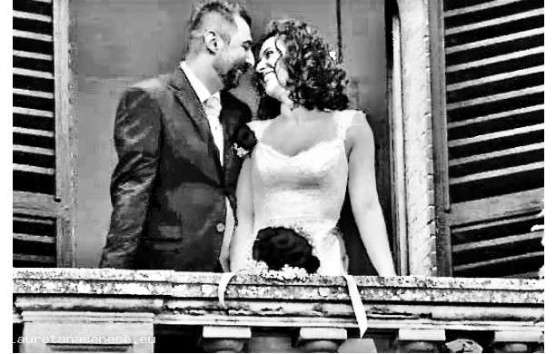2018, Sabato 21 Luglio - Due giovani sposi al balcone