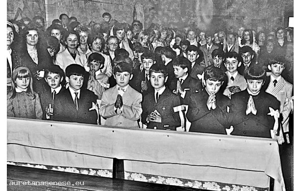 1971, 10 Giugno - Bambini a Comunione