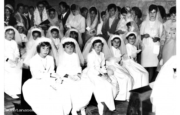 1967 - Alcune cresimande in attesa