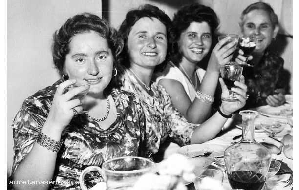 1958, Domenica 31 Agosto - Donne di 'Sciano al matrimonio del Torpigliani