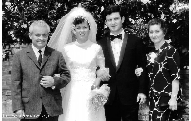 1969, sabato 9 Agosto - Alberto e Marisa con i genitori dello sposo