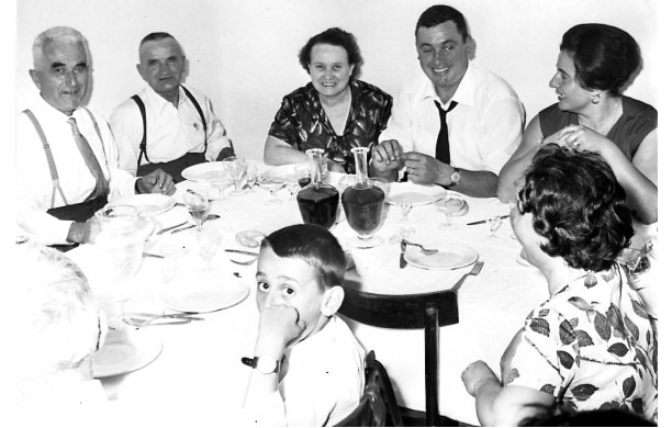 1963, giovedì 5 Settembre - Il babbo dello sposo e altri commensali