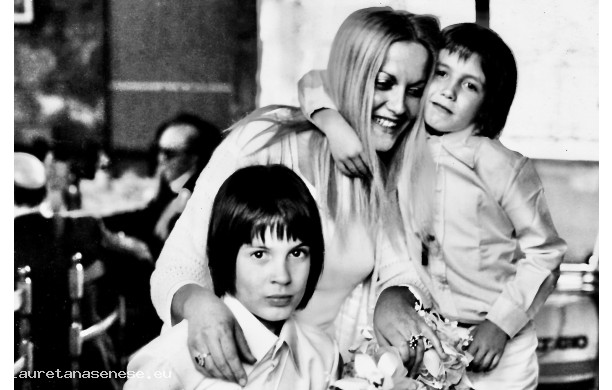 1977, Giugno - La Prima Comunione dei rampolli Degortes