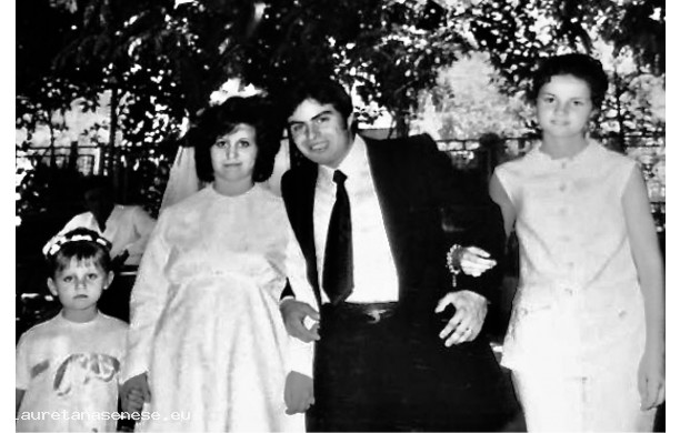 1971, Sabato 10 Luglio - Gli sposi con Antonella