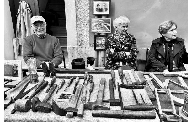 2024, Domenica 13 Ottobre - Gli eredi di Sirio mostrano gli attrezzi da Falegname