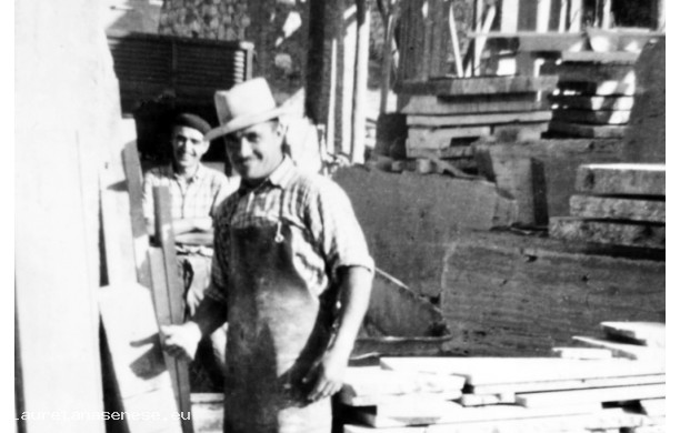 1963 - Operaio alla segheria del travertino