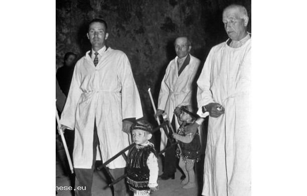 1957 - Fabio in processione