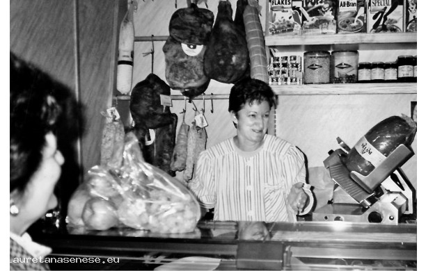 2005 - Dietro il banco del supermercato Acli