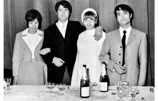 1969, Sabato 6 Dicembre - Lo sposo con il fratello maggiore