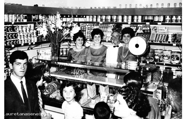 1969 - Inaugurazione negozietto con prodotti di qualità