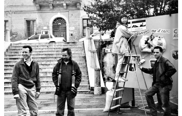 1996 - Volontari allestiscono la mostra a favore della raccolta differenziata