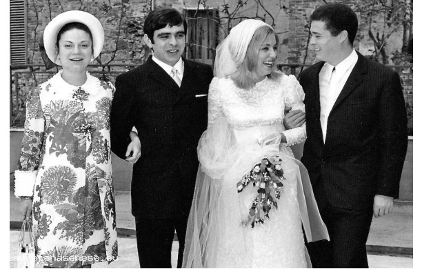 1969, Lunedì 28 Aprile - Due a destra e due a sinistra