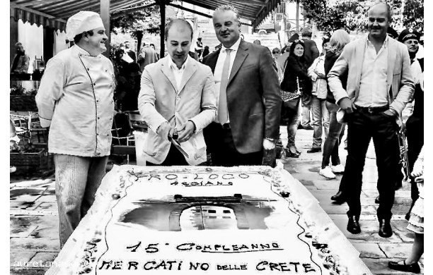 2013, Domenica 12 maggio - Si festeggia al Mercatino delle Crete