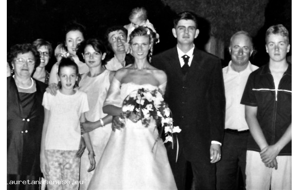 2001 - Marcella e Paolo con i parenti dello sposo