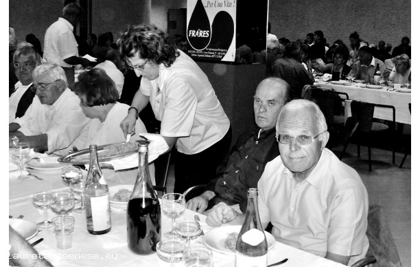 2004 - Festa del Donatore Fratres: I partecipanti a tavola